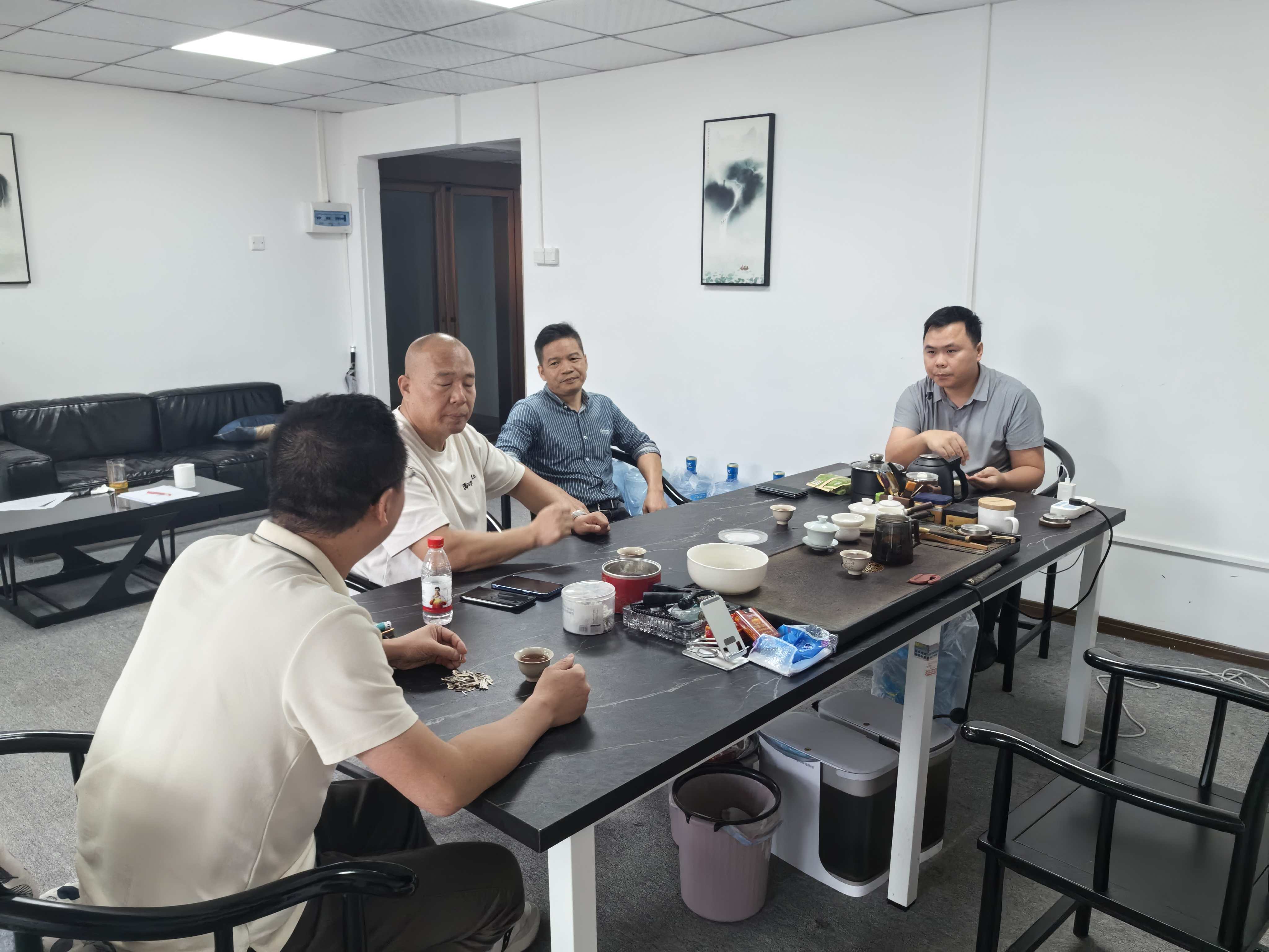 海南省太阳能应用行业协会与青岛经济技术开发区海尔热水器有限公司举行质量品控交流会
